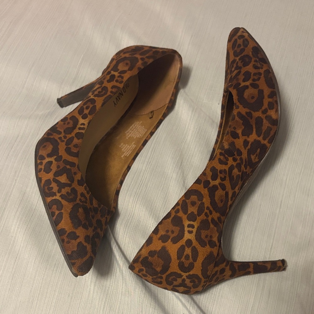 Old Navy Animal Print Heels - Picture 4 of 7